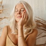 Pele descascando? Causas e como tratar naturalmente